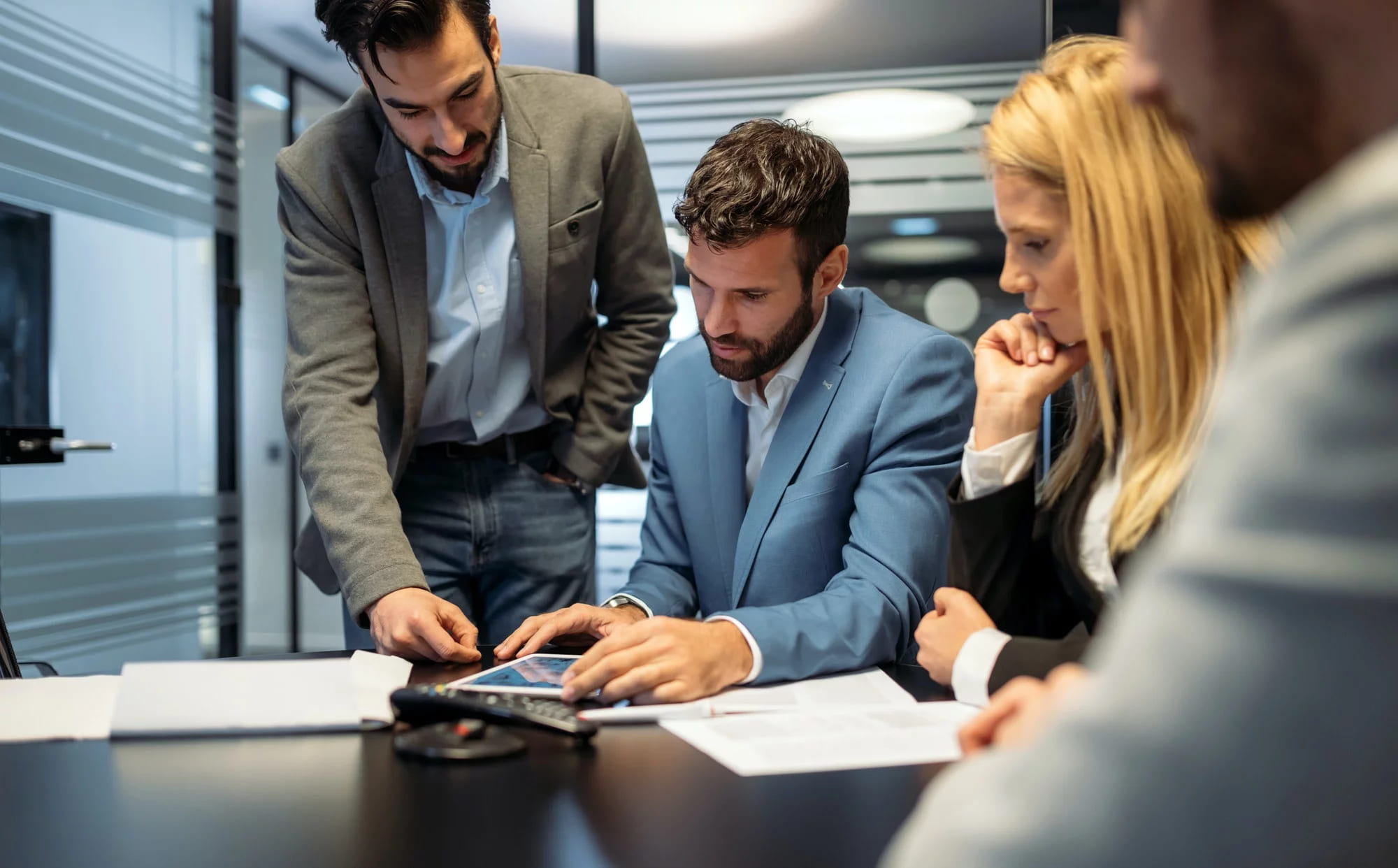 Equipe Fiscali em análise de dados corporativos